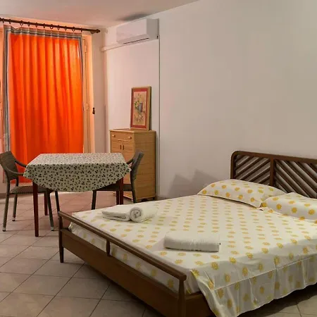 Casa Centralissima Torre Dell Orso 100m Dal Mare Διαμέρισμα *