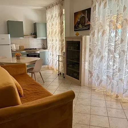 Casa Centralissima Torre Dell Orso 100m Dal Mare Apartment *
